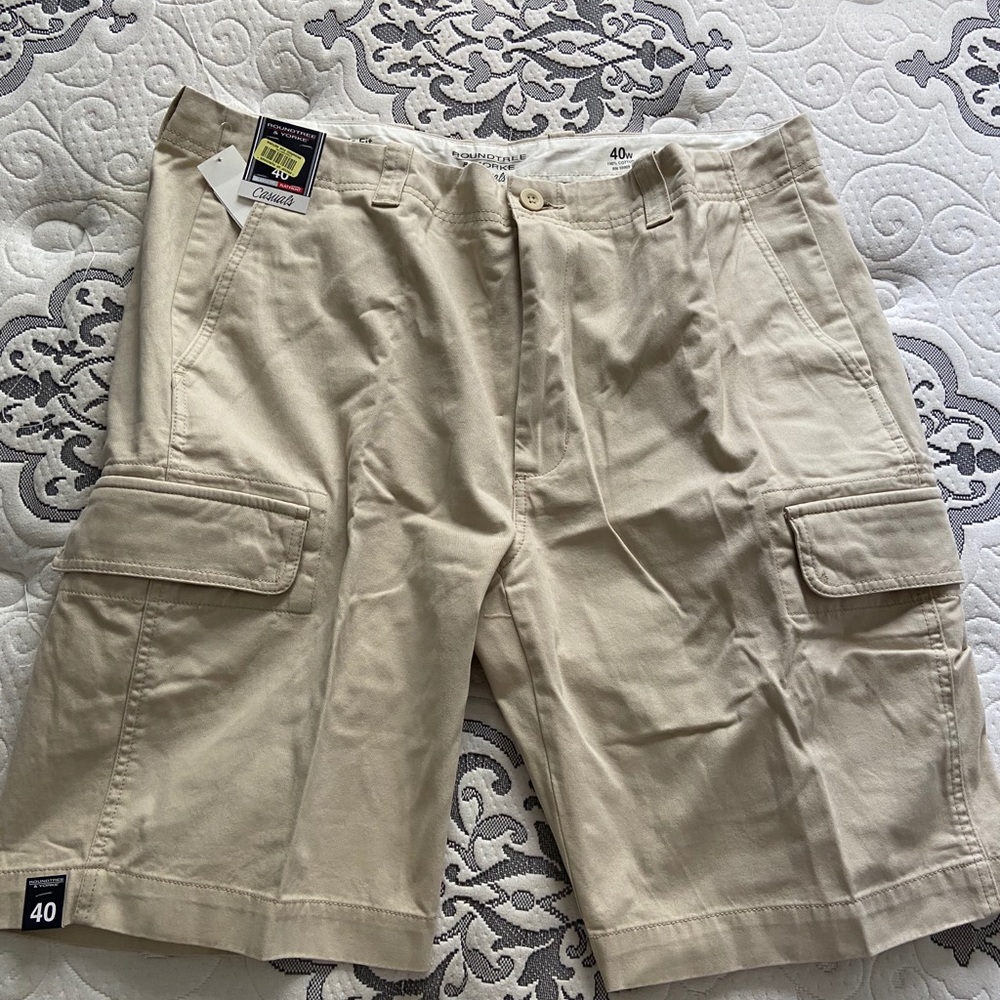 Men’s Beige Cargo Shorts
